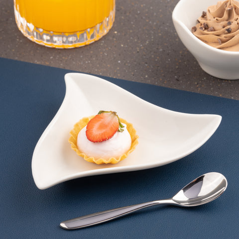 Ariane Miniature 5 1/4" x 4 4/5 x 1” Miniature Porcelain Triangular Dish - 18/Case (AMNARN000101011)