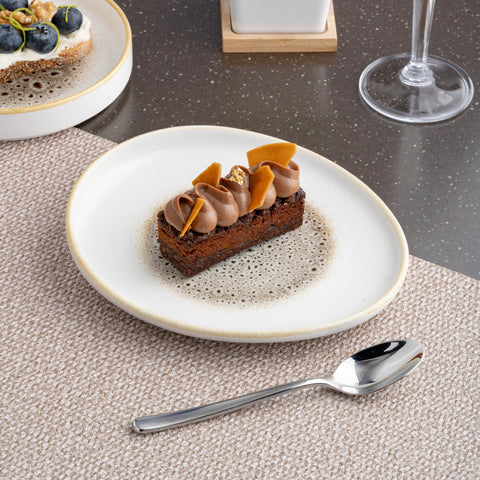 Ariane Retail 7 1/3'' x 6 1/3'' Jaguar Porcelain Elevated Oval Plate - 6/Case (ARTARND52101006)