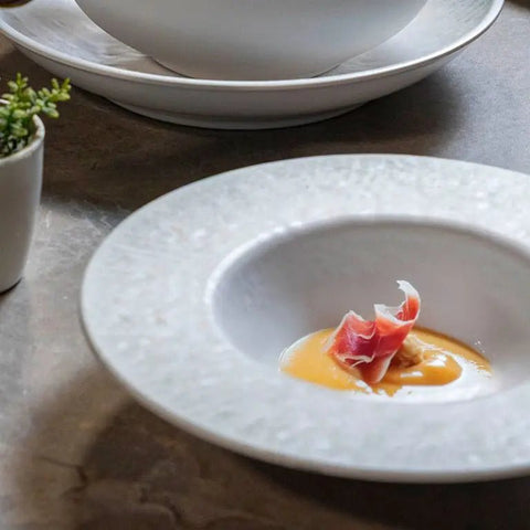 Adrier Bruma White Round Plate W/Wide Edge 23.2 cm x 5 cm height (RPWE232 - BRU) - iFoodservice Online