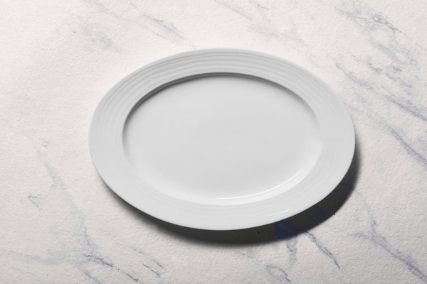 Ariane Prime 12 3/5'' x 8 2/3'' White Eclipse Porcelain Oval Platter - 6/Case (APRARN120015032) - iFoodservice Online