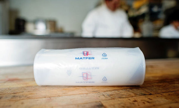 Matfer Bourgeat DISPOSABLE POLYETHYLENE PASTRY BAGS 21 5/8" PALLET (288 ROLLS) 165003 - Pallet - iFoodservice Online